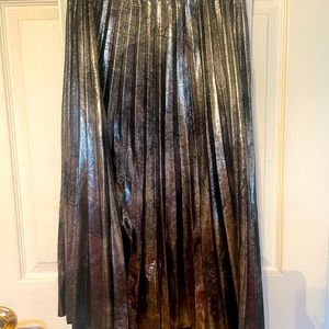 Zara womens pleated skirt